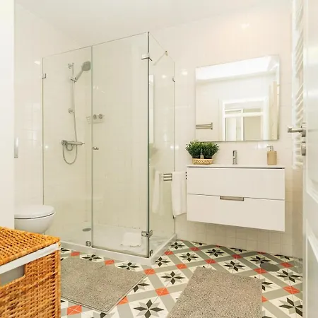 Apartment With Beautiful Garden In The Heart Of The