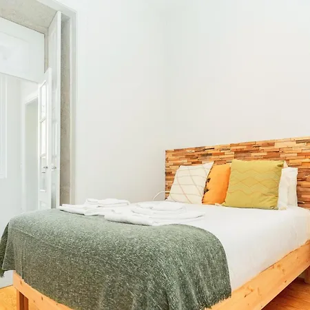 With Beautiful Garden In The Heart Of The Apartment Porto