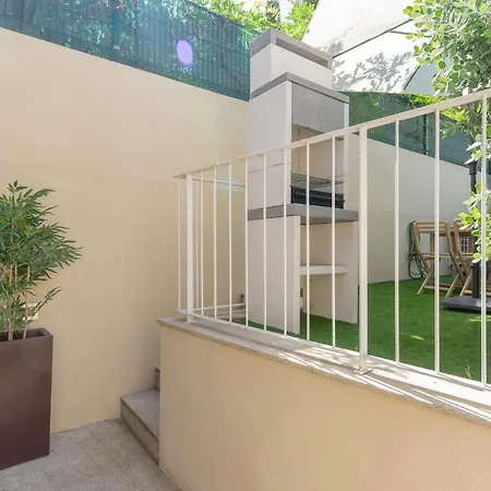 With Beautiful Garden In The Heart Of The Apartmán Porto