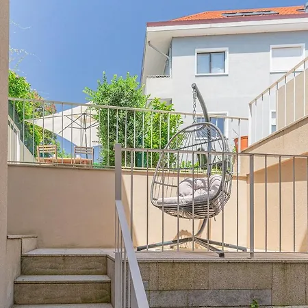 With Beautiful Garden In The Heart Of The Apartmán Porto