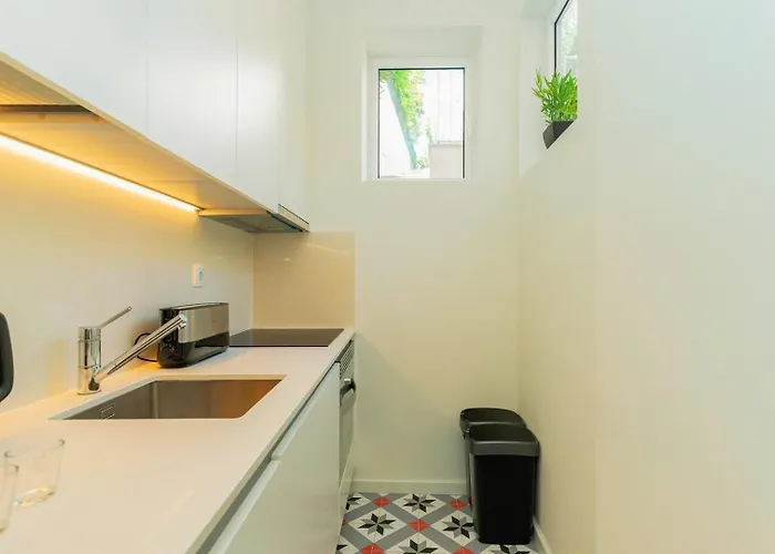 With Beautiful Garden In The Heart Of The * Oporto