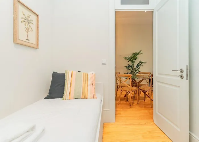 With Beautiful Garden In The Heart Of The Lägenhet Oporto