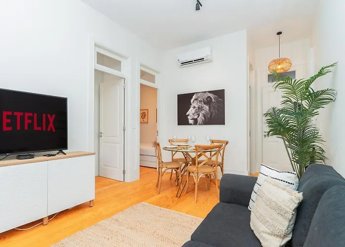 With Beautiful Garden In The Heart Of The * Oporto