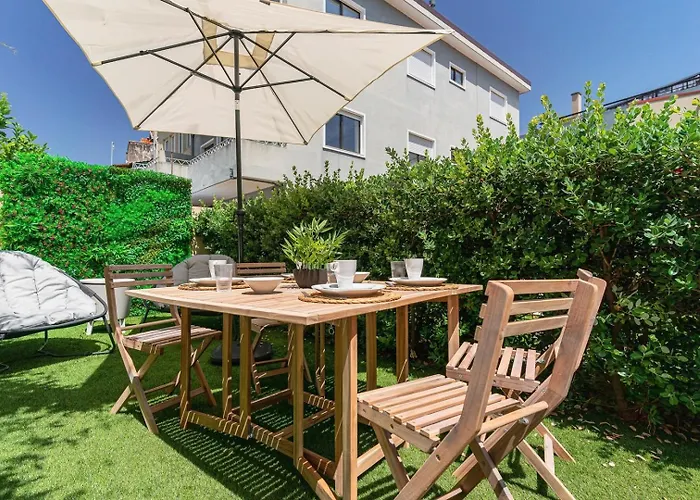 With Beautiful Garden In The Heart Of The Lägenhet Oporto