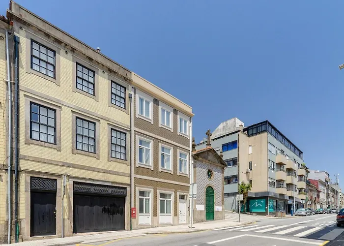 With Beautiful Garden In The Heart Of The アパート ポルト