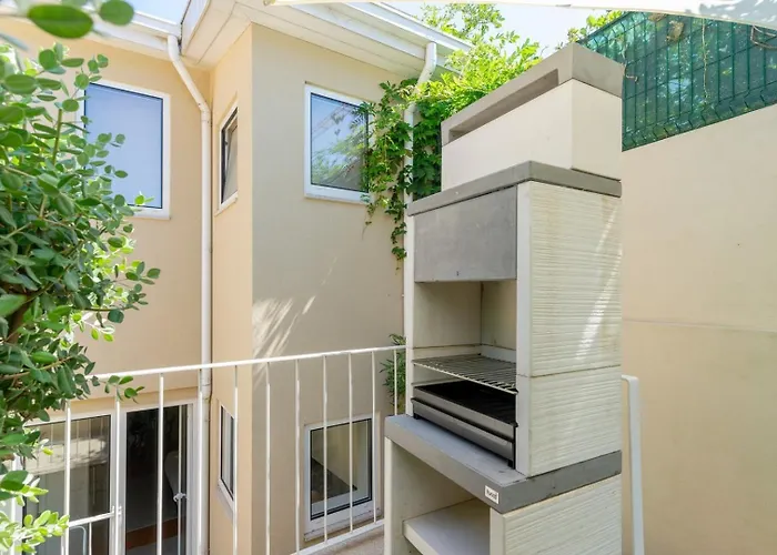 With Beautiful Garden In The Heart Of The 公寓 波尔图